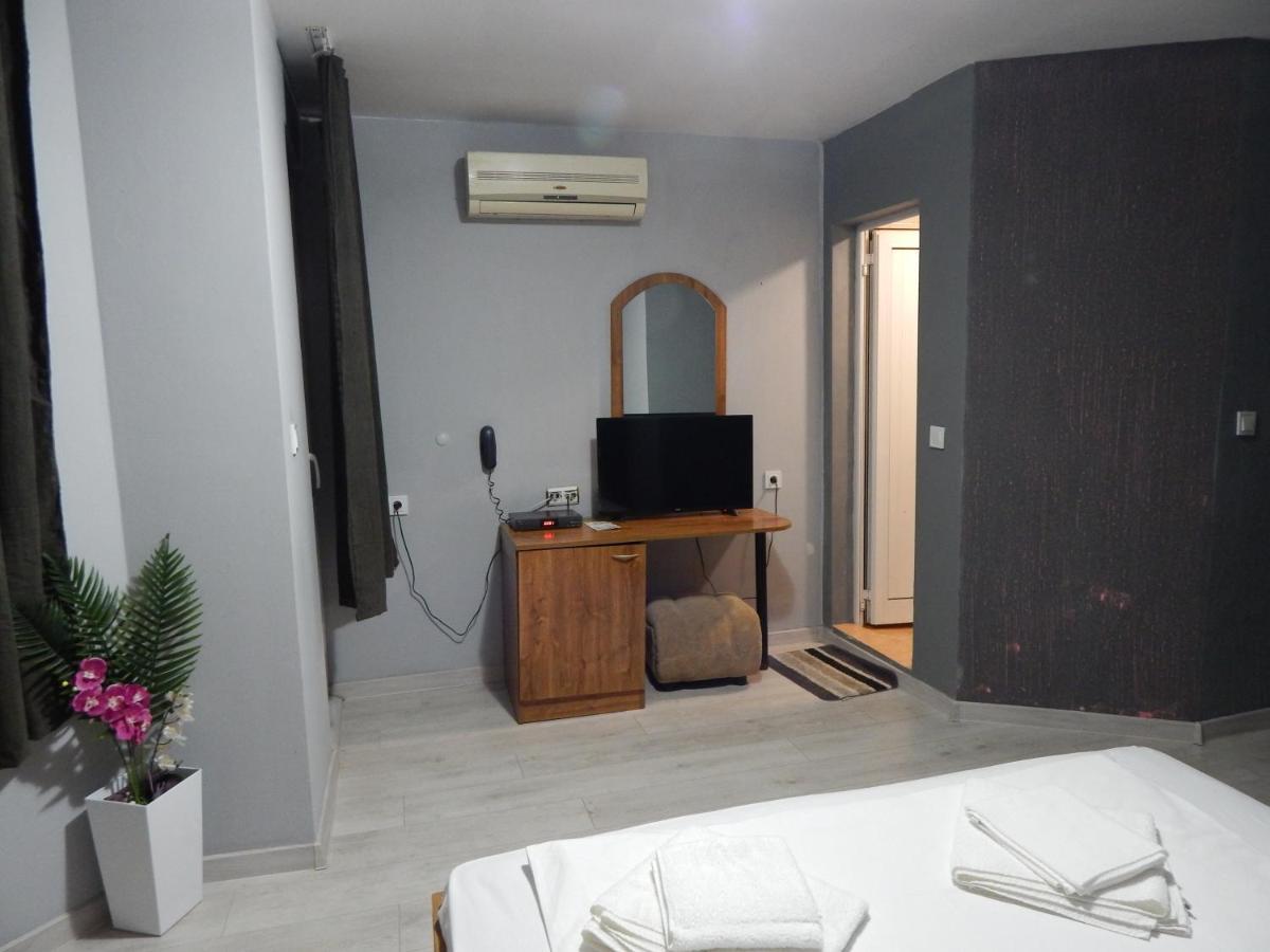 Rio Family Hotel Blagoevgrad Buitenkant foto