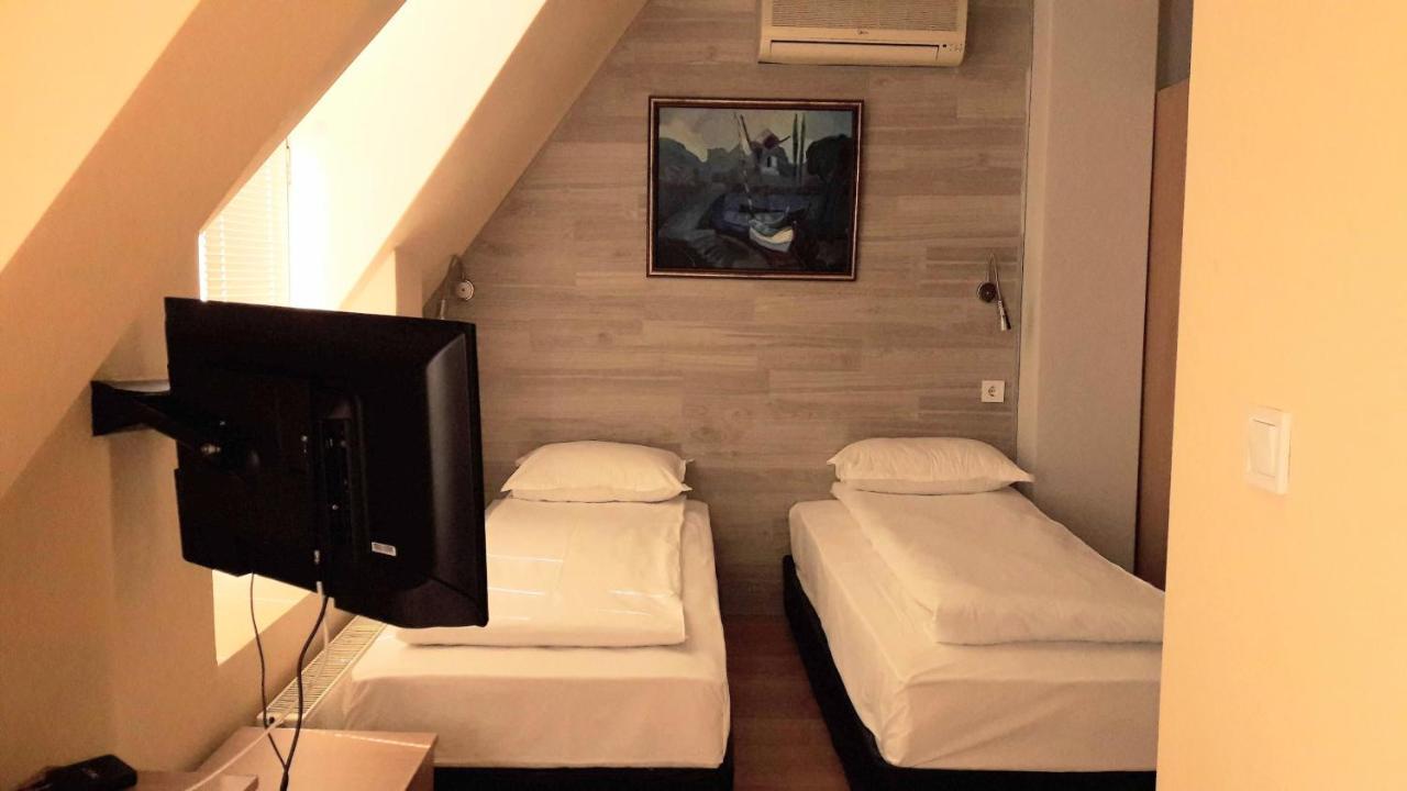 Rio Family Hotel Blagoevgrad Buitenkant foto