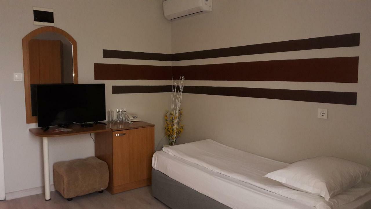 Rio Family Hotel Blagoevgrad Buitenkant foto