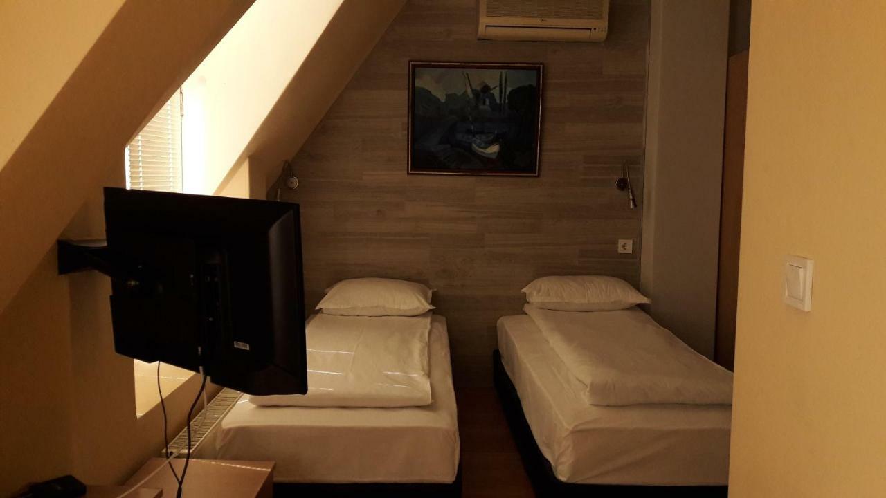 Rio Family Hotel Blagoevgrad Buitenkant foto
